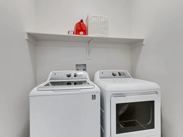 461 S 900 W — Photo 8
