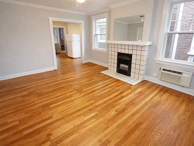 5619 Hobart St — Photo 1