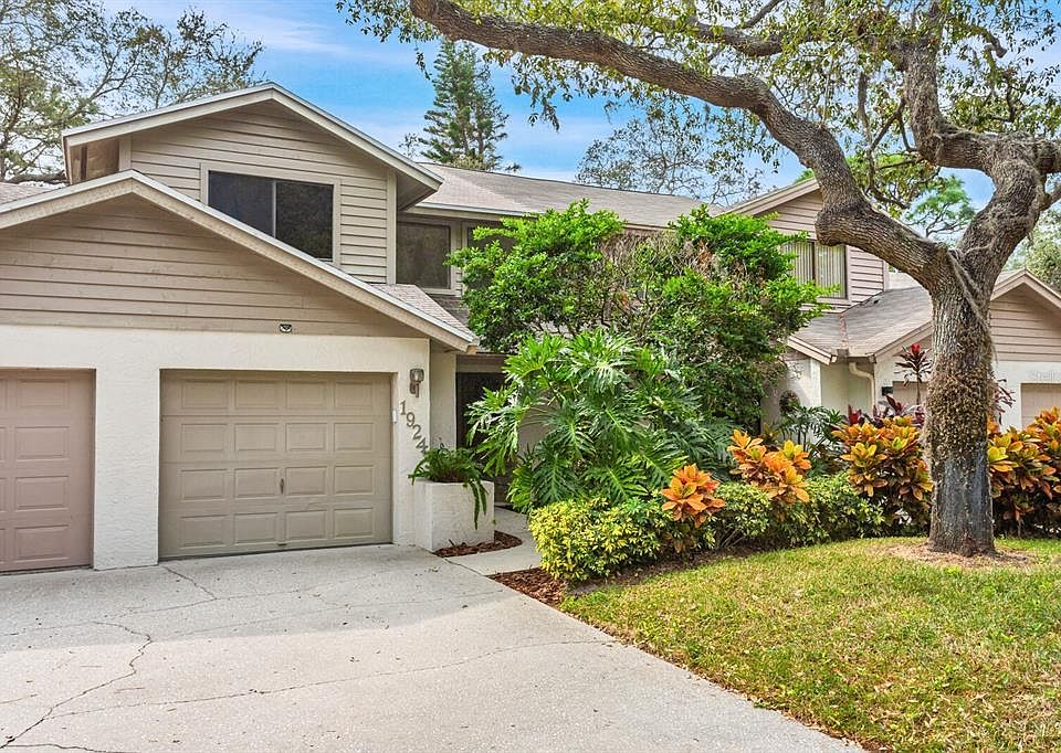 1924 Whispering Way, Tarpon Springs, FL 34689 | MLS #TB8316835 