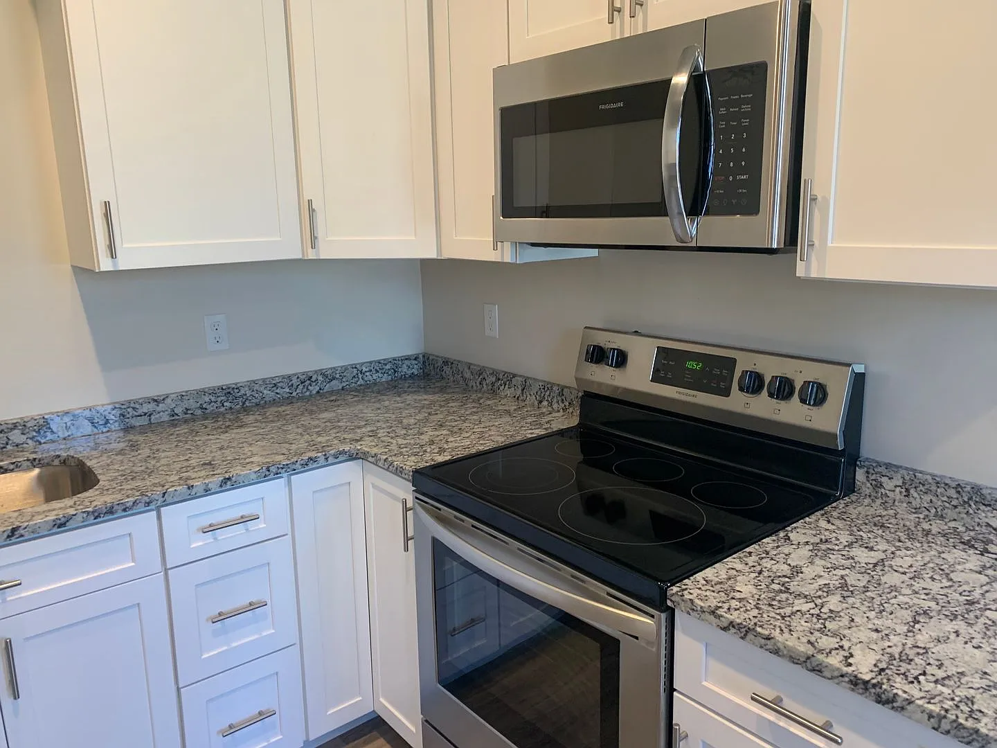 129 Kenoza Ave — Photo 4