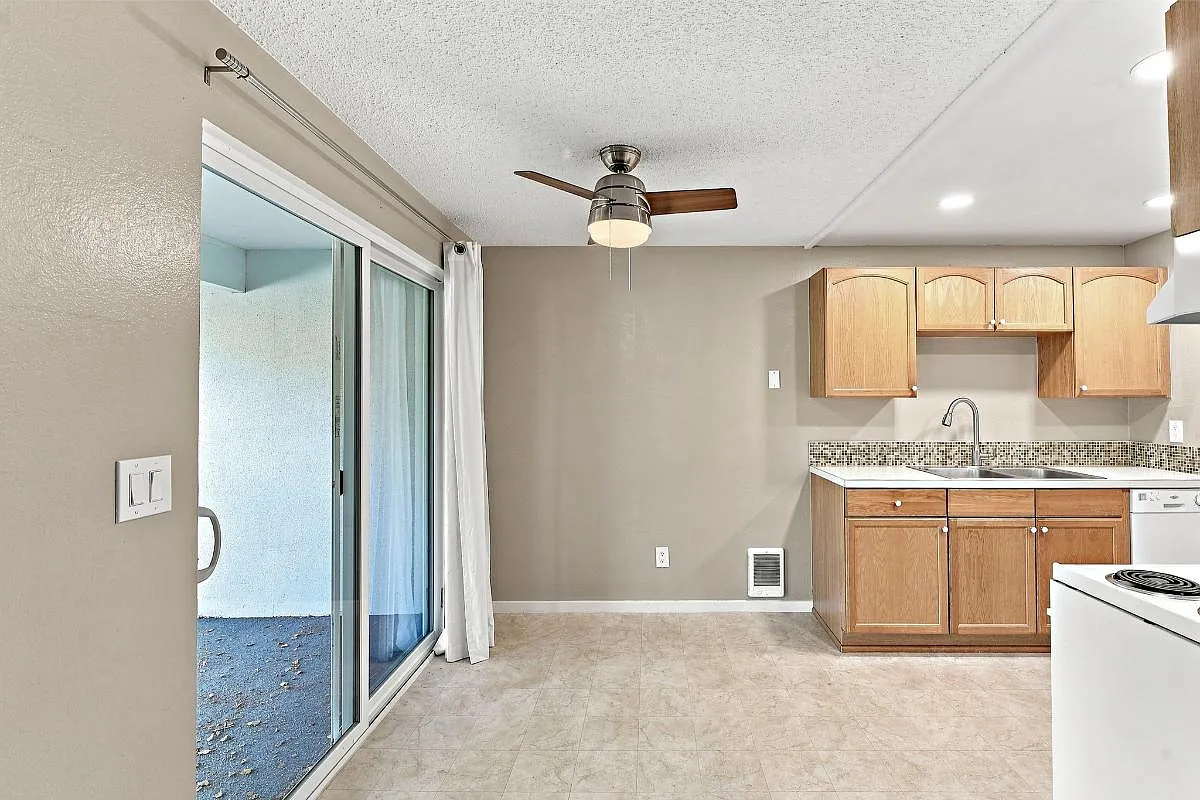 2 bed, 830 sqft, $1,500 — Photo 2