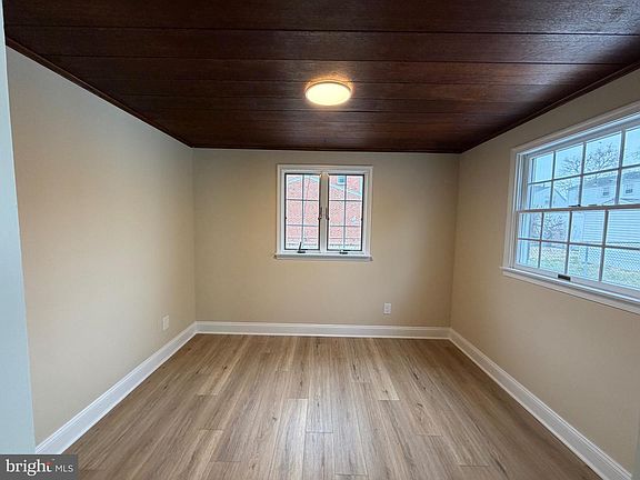 5th image of 1736 Gross Ave