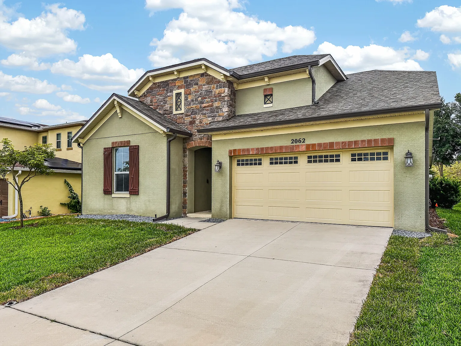 3 bed, 2190 sqft, $2,600 — Photo 1