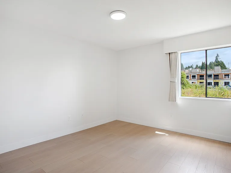 549 Dansey Ave #121 — Photo 9