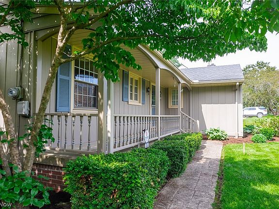 5th image of 353 Hillcrest Dr