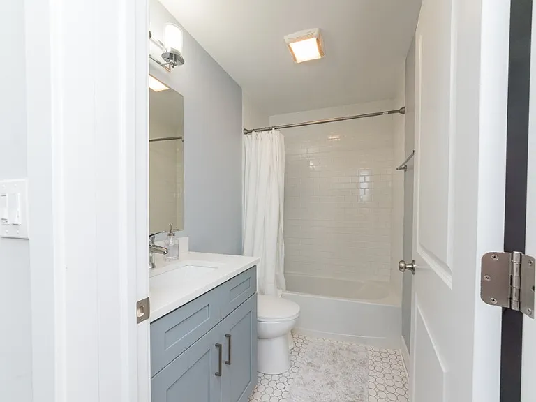 3570 W Dickens Ave #2 — Photo 15
