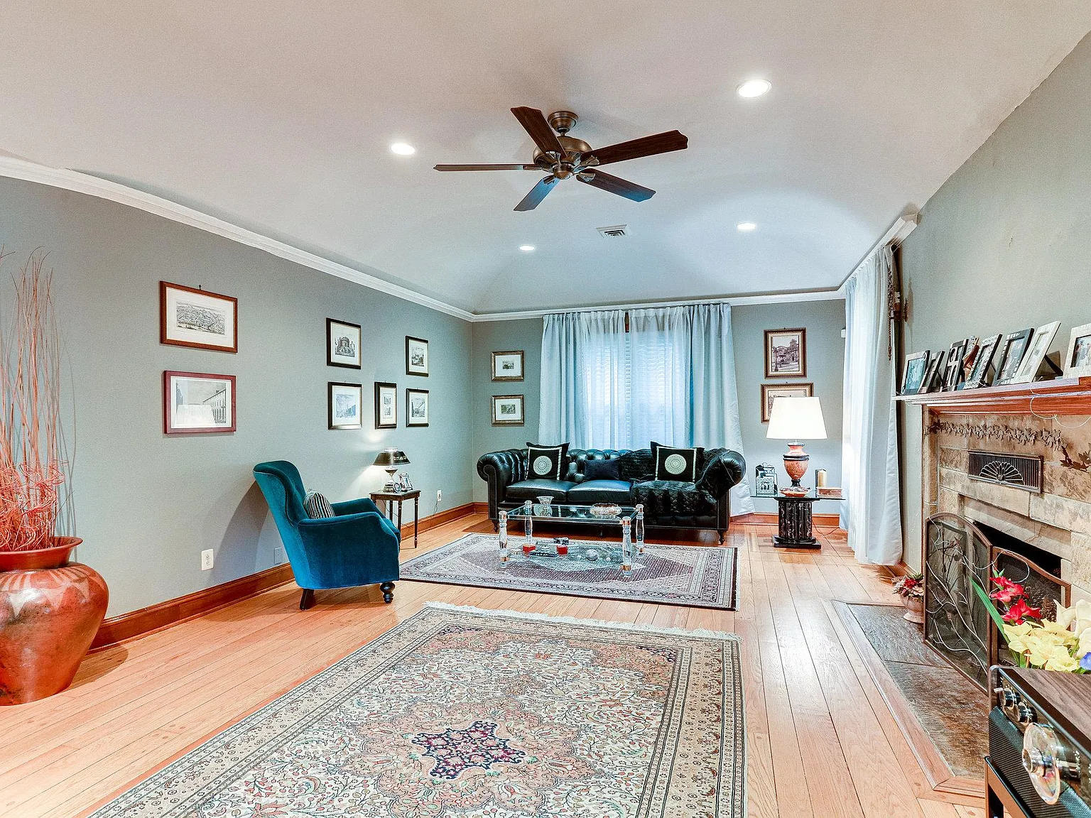 8212 Old Georgetown Rd — Photo 3