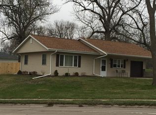 1368 Harrison Dr, Clinton, IA 52732