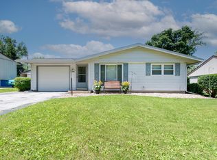 1240 Dogwood Ln, Bloomington, IL