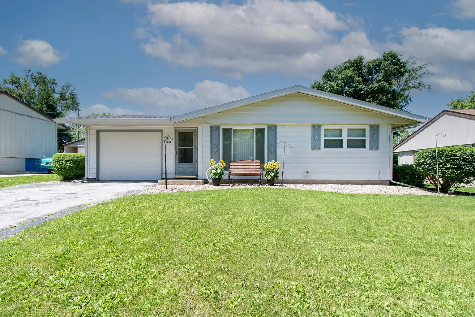 1240 Dogwood Ln photo 1