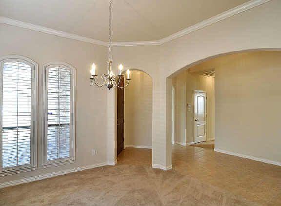 4th image of 1301 Creek Crest Dr