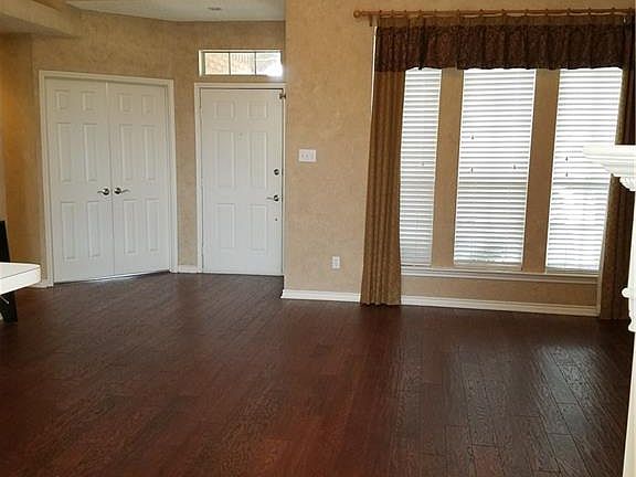 4th image of 10209 Burgundy Dr