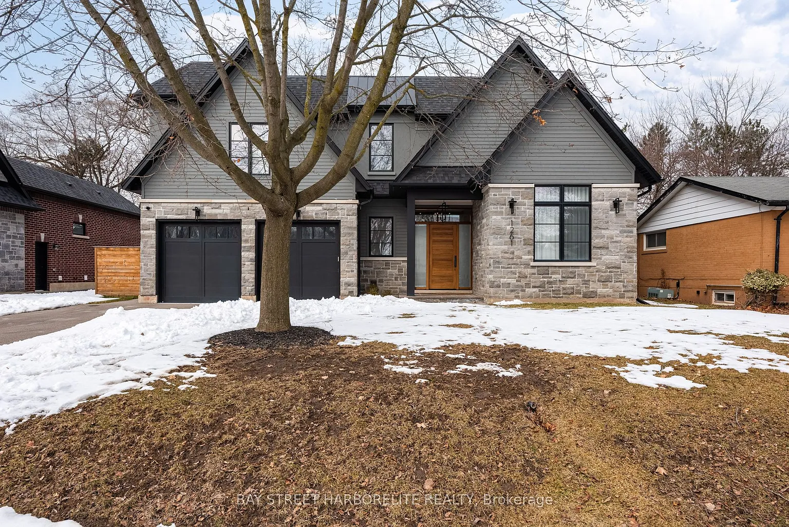 1261 Pinegrove Rd photo 1