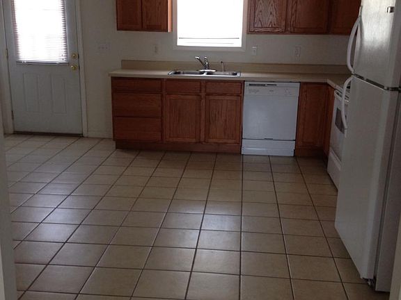 3rd image of 35 Oak Linn Ln