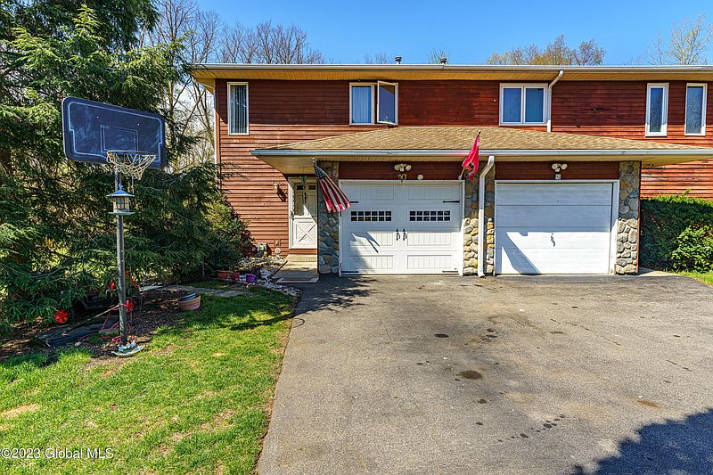2nd image of 90 Velina Drive