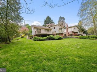 8049 Tuckerman Ln, Potomac, MD 20854