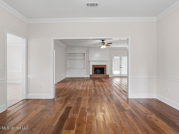 5th image of 105 Oak Ridge Cir