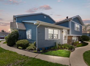 1636 Timber Trl #7A, Wheaton, IL 60189