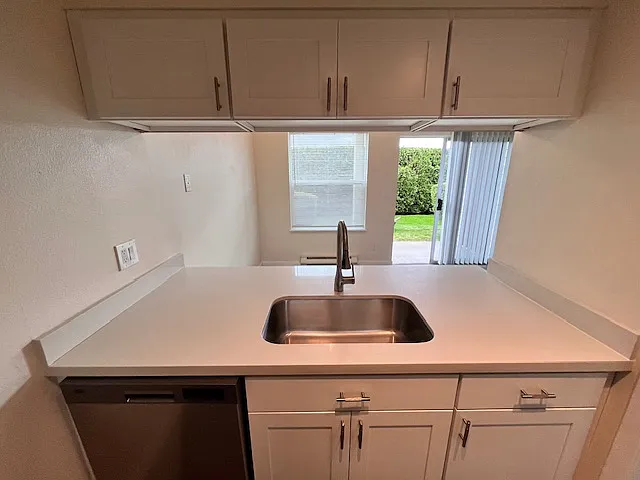 Building Photo - 607 S 152nd St #15
