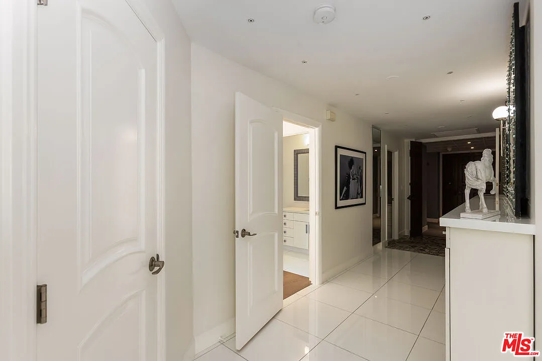 4460 Wilshire Blvd — Photo 4