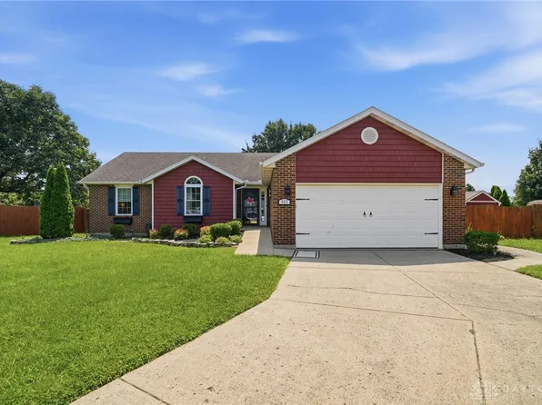 927 Golden Meadows Ct, Trenton, OH 45067
