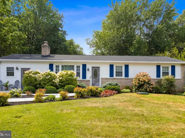 811 Mountain View Dr, Westminster, MD 21157