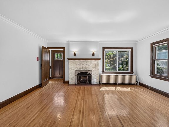 5th image of 1051 Ottawa Ave