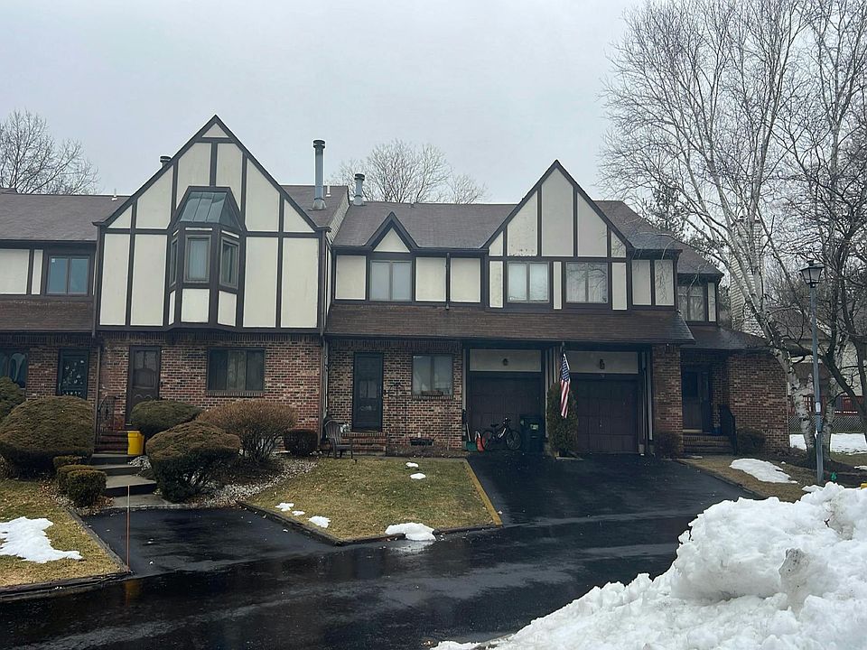 1st image of 18 Cambridge Dr