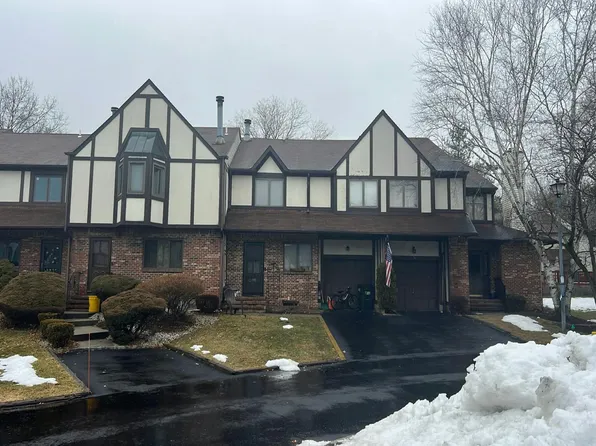 18 Cambridge Dr, Ewing, NJ 08628