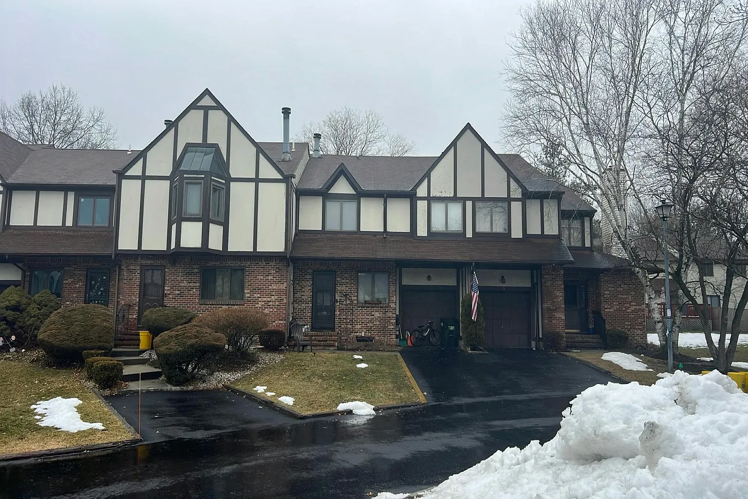18 Cambridge Dr photo 1
