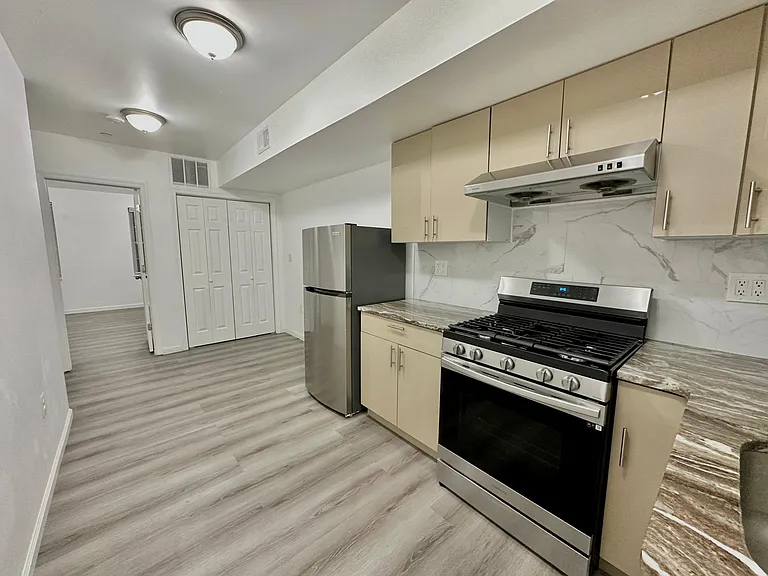 1025 Buttonwood St #2 — Photo 5
