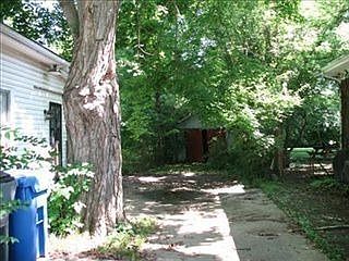 5th image of 121 Suburban Ct