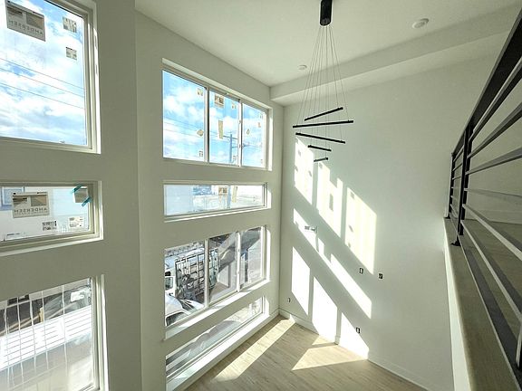 5th image of 2611 E Boston Ave #2R