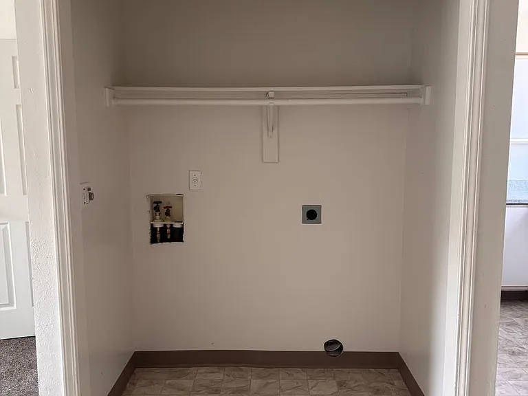 1107 Browne Ave — Photo 3