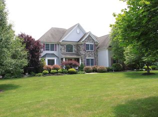 11 Northwood Dr, Pittstown, NJ 08867