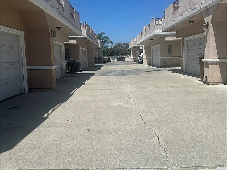 137 S Pritchard Ave — Photo 1