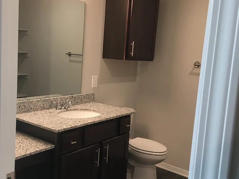 6712 Veterans Ave — Photo 4