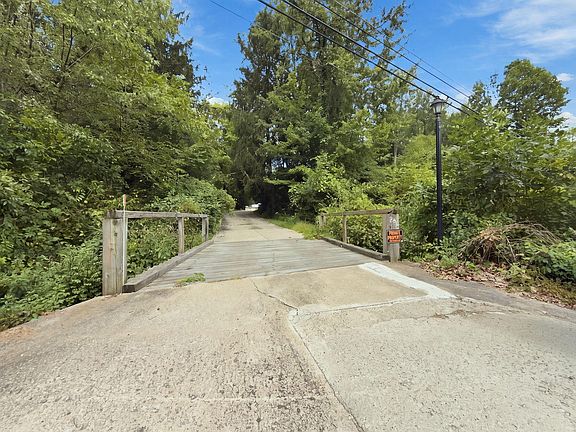 2nd image of 5920 Warnke Rd