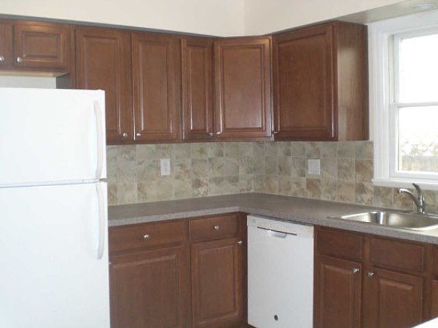 2nd image of 529 E Pine St