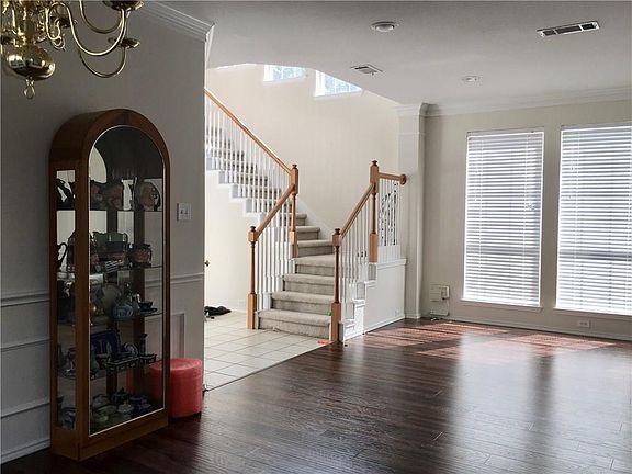 2nd image of 4704 Rockcreek Ln