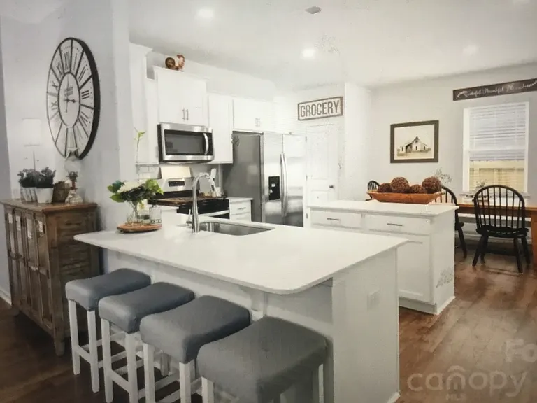 147 Ashelyn Park Dr — Photo 2