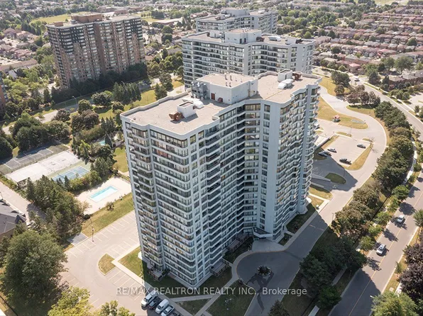 300 Alton Towers Cir #711, Toronto, ON M1V 4X9