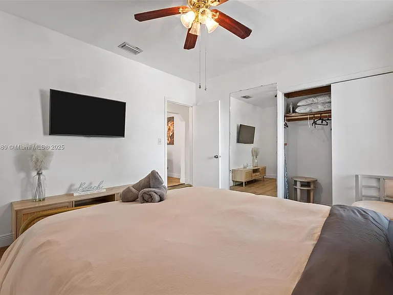 2453 SW 17th St #2453 — Photo 16
