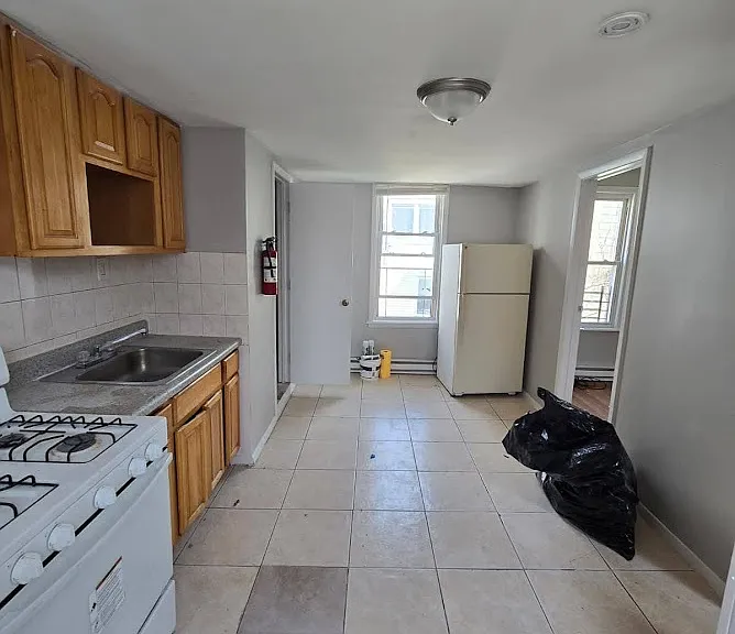 142 Inslee Pl #2R1 — Photo 1