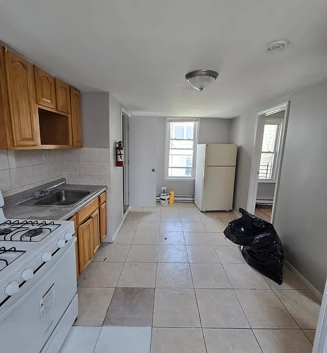 142 Inslee Pl #2R1