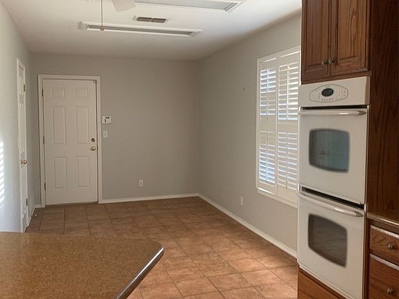 4th image of 4107 Crestwood Ave