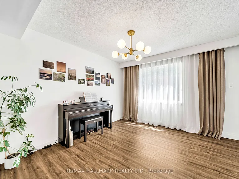 39 Sunnywood Cres — Photo 9