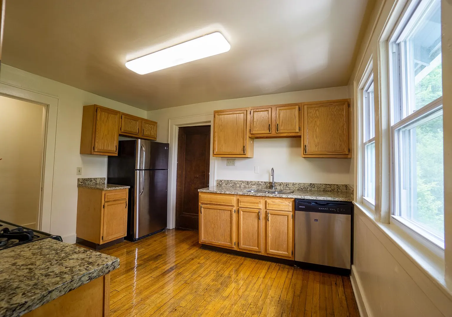 569 Westmoreland Apt 2 - Available 7/1/2027 - 3 Bed|1 Bath Apartment in Westcott Neighborhood — Photo 4