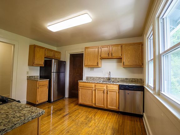 4th image of 569 Westmoreland Ave #2