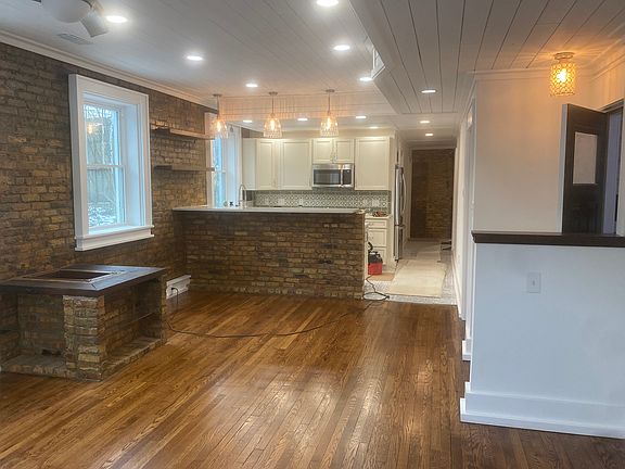 4th image of 112 S Notre Dame Ave APT 1